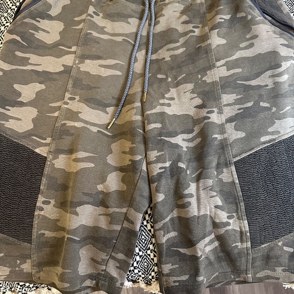 REQUEST Premium Men’s Camo Shorts Size M – Athletic Drawstring Shorts - Picture 5 of 6